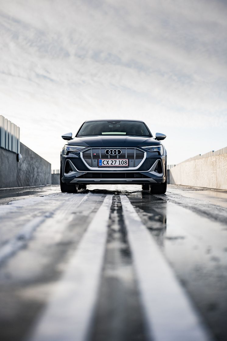 Audi e-tron S Sportback (Plasmablå)