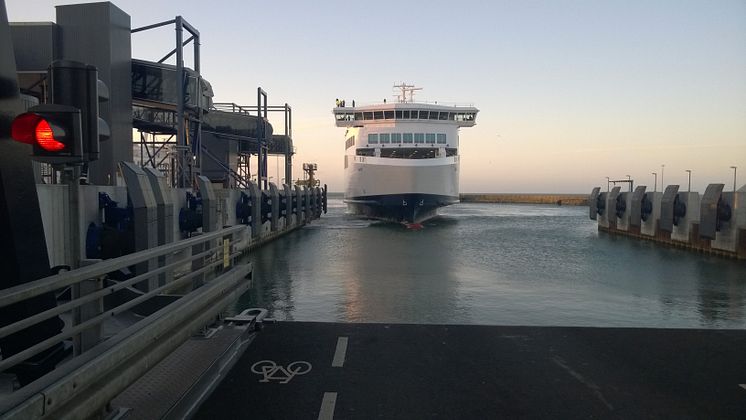 Scandlines' nye færge lægger for første gang til i Gedser