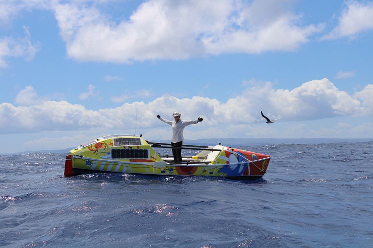 Hi-res image - Lia Ditton celebrates just before reaching Waikiki Yacht Club, Hawaii