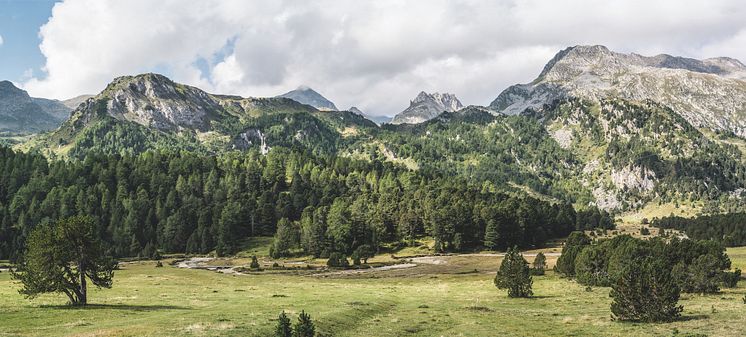 Landschaft im Gebiet der Brenno Quelle mit Lukmanierpass© Schweiz Tourismus Fototgraf_Markus Buehler-Rasom