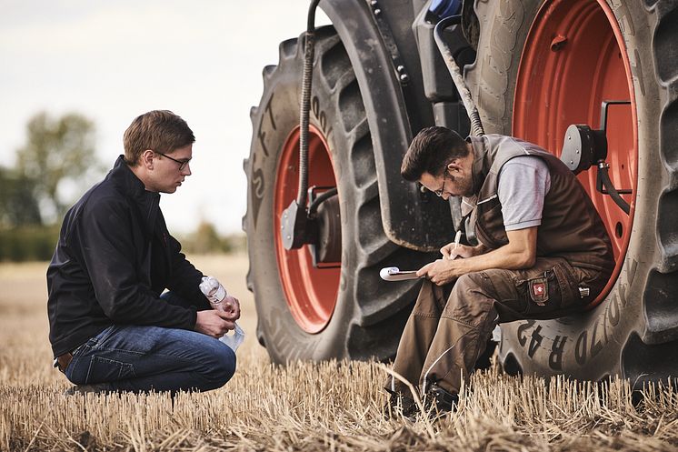 DLG Test Tractors with CEMOS