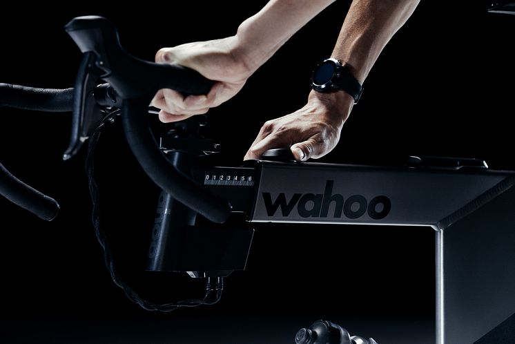 Wahoo_KICKR+BIKE+v2_WFBIKE3_REACH_02336