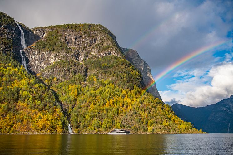 Elektriske Future of The Fjords og Nærøyfjorden egner seg godt som konsertarena 