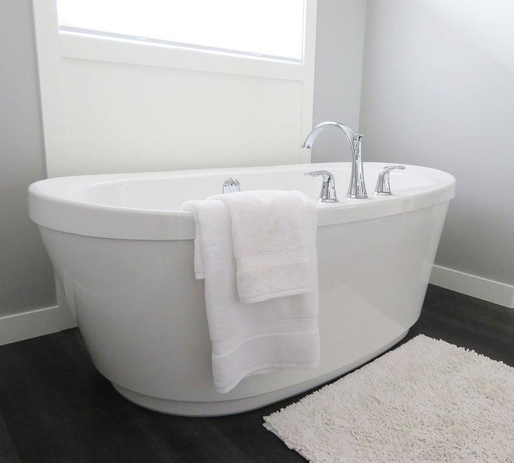 bathtub-2485957_1920.jpg