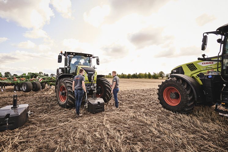 DLG Test Tractors with CEMOS