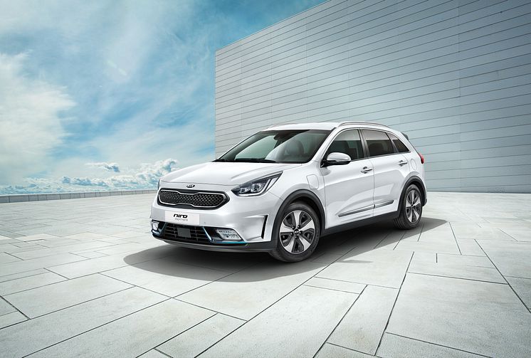 kia_niro_phev_my18__3_4_front_view_(with_16_rims)_11441_63691