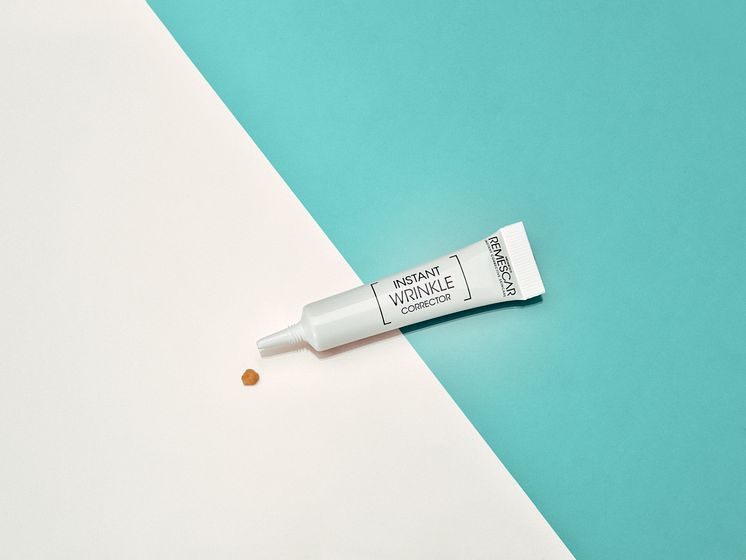 Remescar Instant Wrinkle Corrector - produkt mot bakgrund