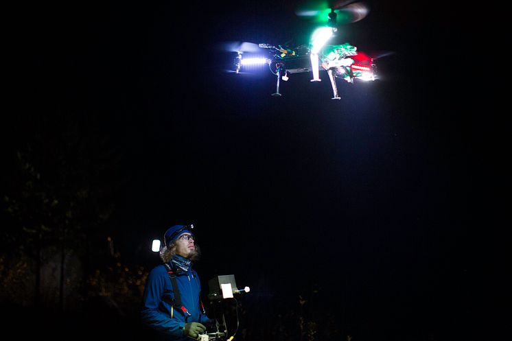 Nattflygning med drönarnörden Gustav Gerdes