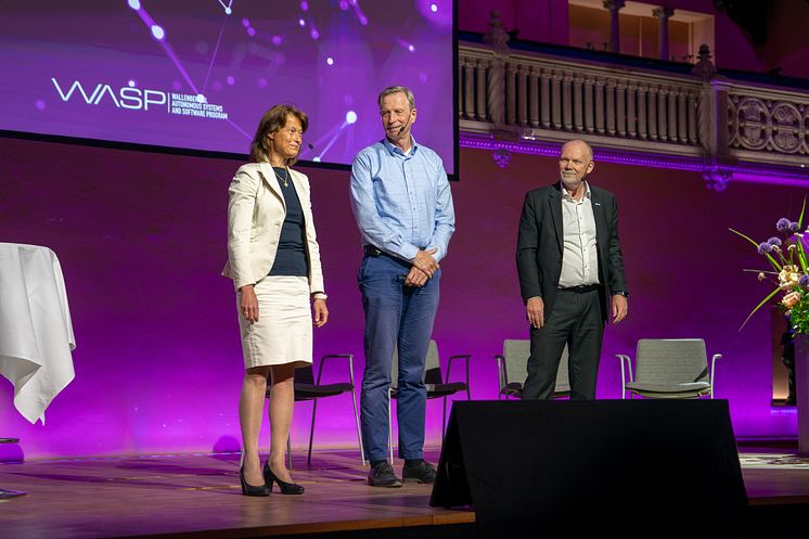 Sara Mazur, verkställande ledamot Knut och Alice Wallenbergs stiftelse, Pontus de Laval, styrelseordförande WASP och Anders Ynnerman, programdirektör WASP