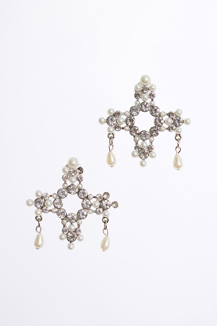 Honorary earrings, 149 SEK, 14,99 EU, 119 DK