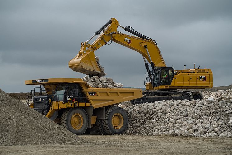 Cat 395 lastar Cat 777G.jpg