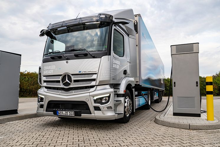 Mercedes-Benz eActros 300