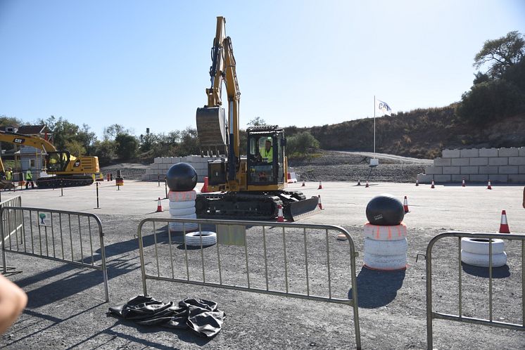 Caterpillar Operator Challenge 2019, europafinalen. "Yoga-balls"