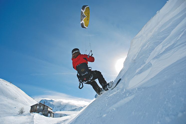 Snowkiting in Brig Simplon