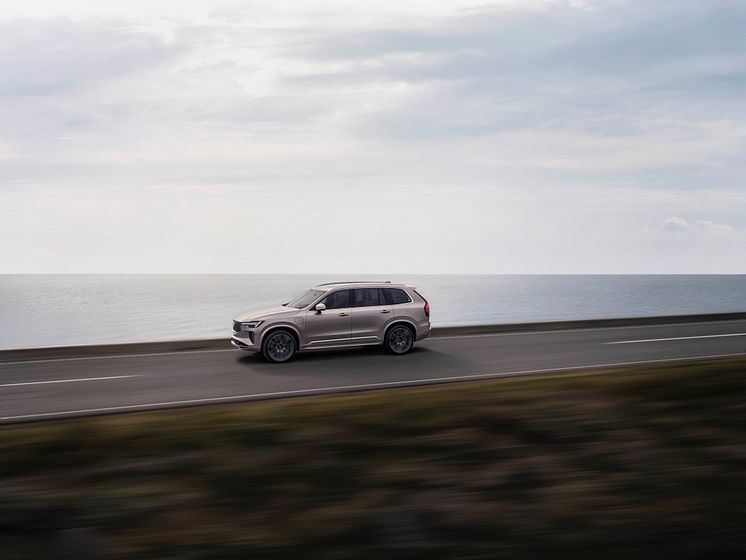 New_Volvo_XC90_Exteriors.jpg