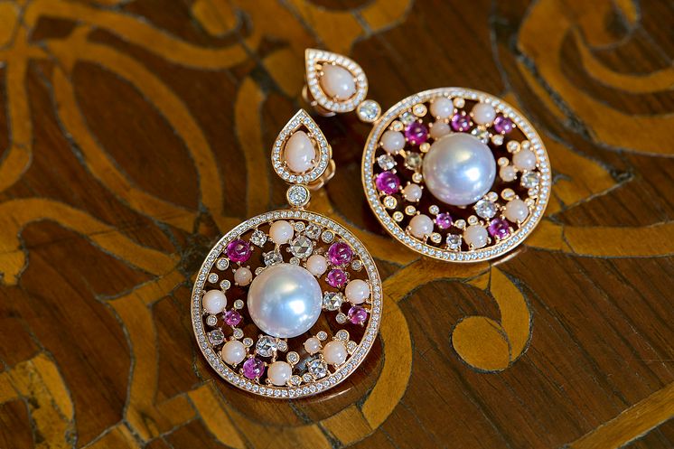 Queen Charlotte earrings 04