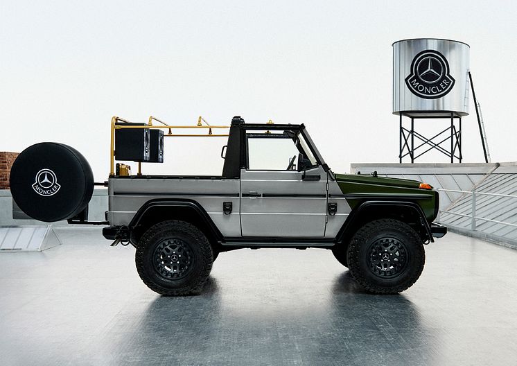 Konstverket Project G-Class Past II Future inspirerat av NIGO