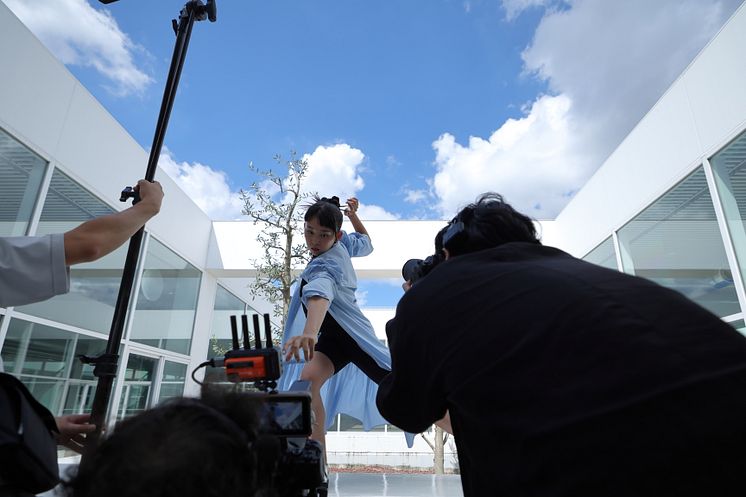 RF 16–28MM F2.8 IS STM_5_B3380_BTS_Lifestyle.JPG