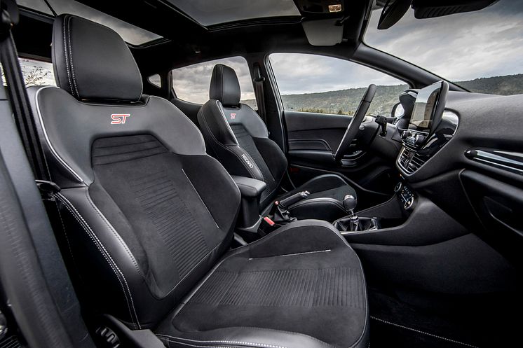 2018FordFiesta_MAGNETIC_ST_17