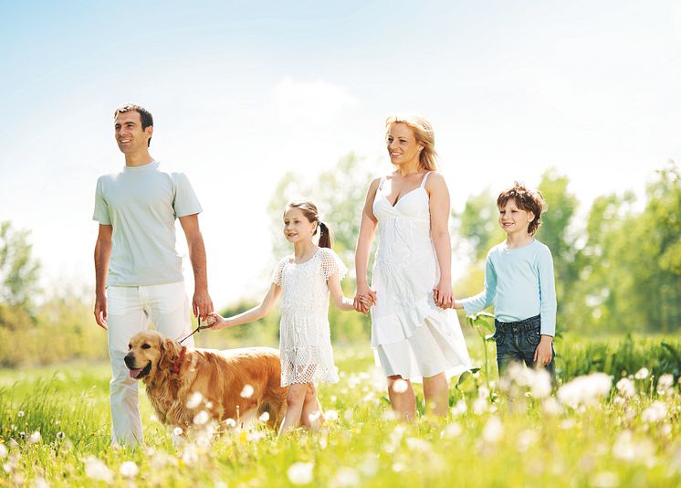 Bild 4_Fressnapf_Familie mit Hund.jpg