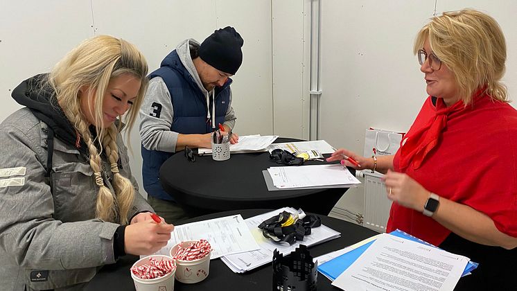 Johan och Emma-Sophia Eliases nyinflyttade i Brf Sjömärket