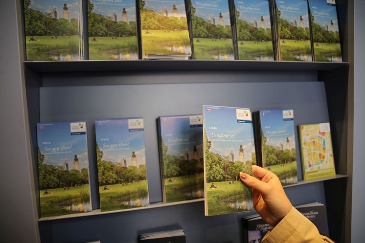 Tourist-Information Leipzig - Eingangsbereich mit Prospekten