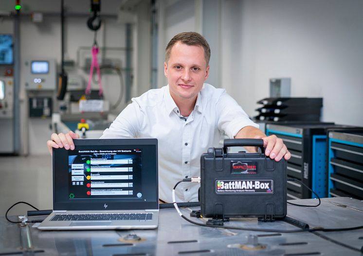Robin Krause tests used batteries with BattMAN ReLife in Salzgitter