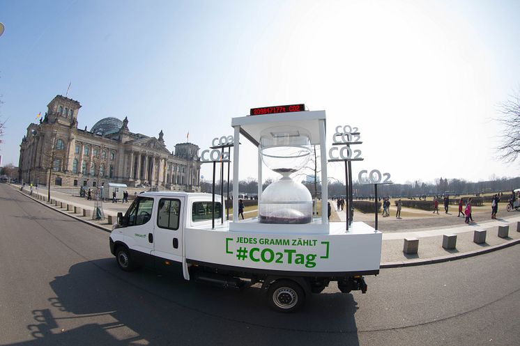 CO2-Tag 2018: Fahrzeug vor Reichstag