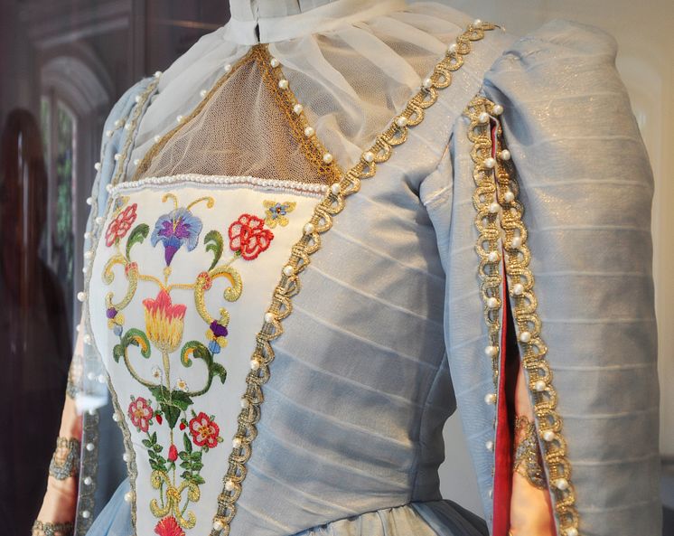 Detalj av kostym Et Folkesagn Drottning Margrethe II