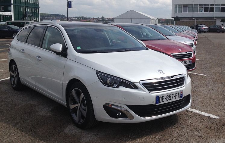 Nya Peugeot 308 SportWagon uppställning