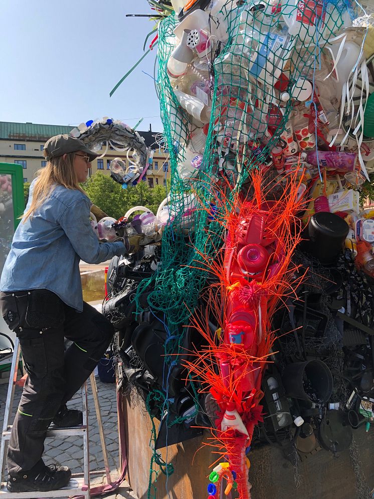 Plastmonstret intar Järntorget