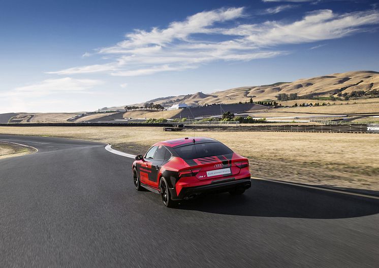 Audi RS 7 piloted driving concept (2015 Robby) top