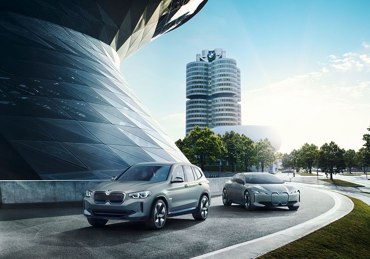 BMW Concept iX3 och BMW i Vision Dynamics