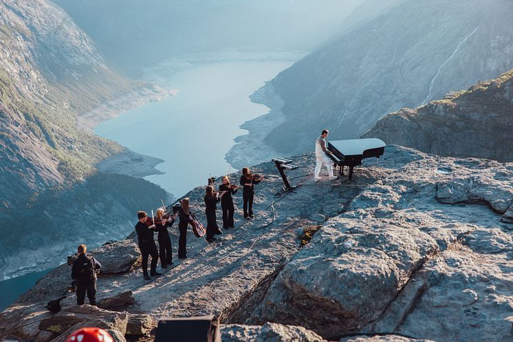 KYGO performance on Trolltunga