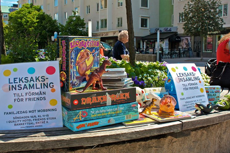 Leksaksinsamling i Solna den 8 juni 2013