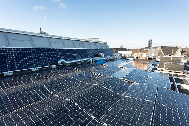 Sanierungspreis 16 Flachdach: Sanierung eines Geschäftshauses zu einem Energieplushaus in Bottrop