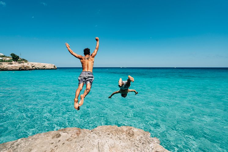 sun-and-sea-generic-beach-jump-summer