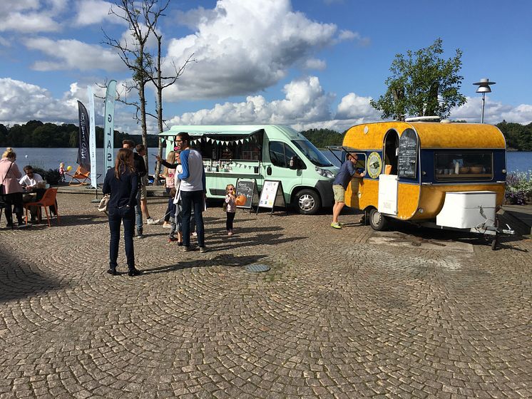 Food trucks, elbåtar och paddling vid Sävelången.