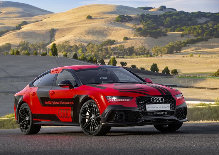 Audi RS 7 piloted driving concept (2015 Robby) right side front