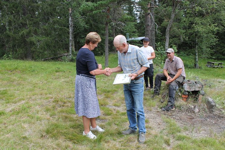 Årets ängsbrukare 2021-Ylva Thörn och Sören Eriksson1-Foto Märta Ohlsson.JPG