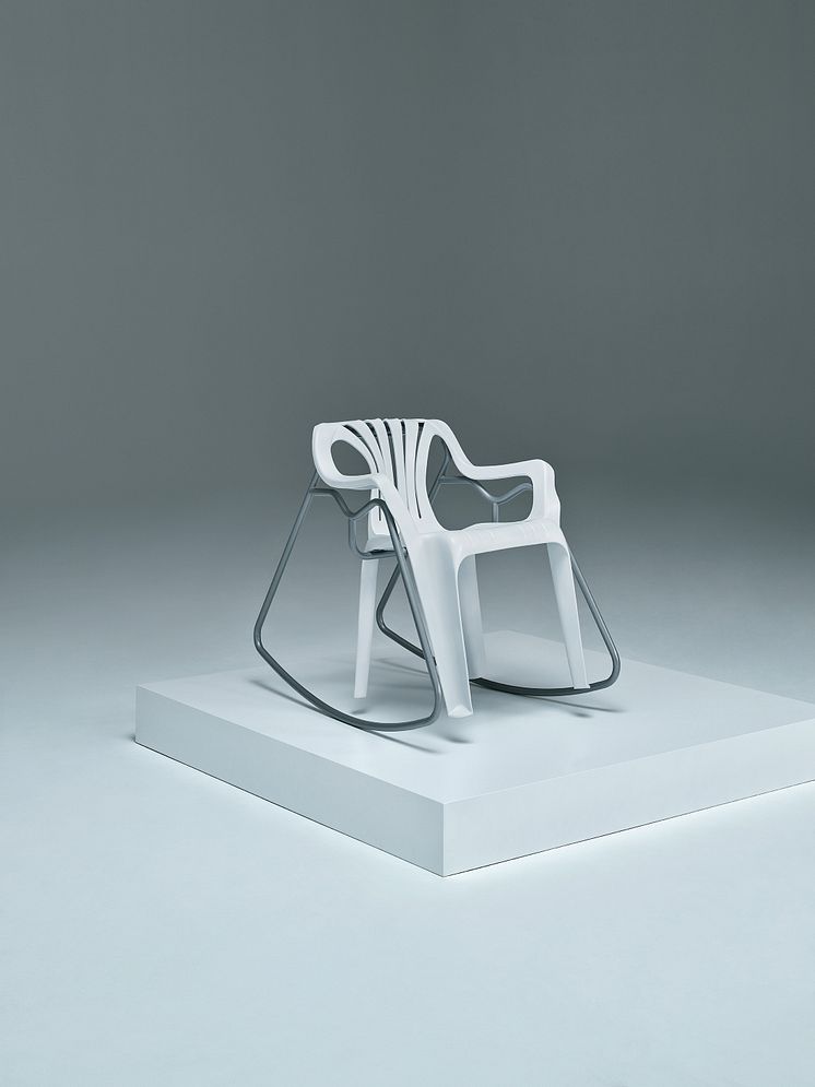Rebecca Ahlstedt R-use R-design- R-vitalise R-ockingchair: Swinging plastic 