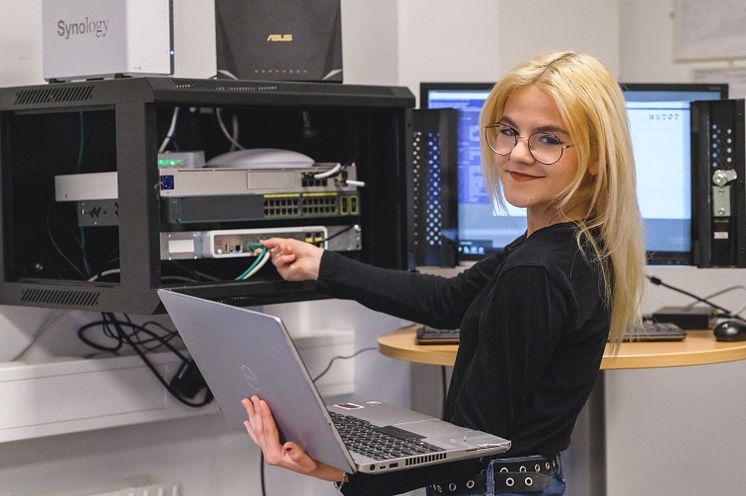 IT-tekniker elev tjej.jpg