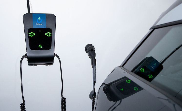 Vattenfall_InCharge_charger_black_car_207