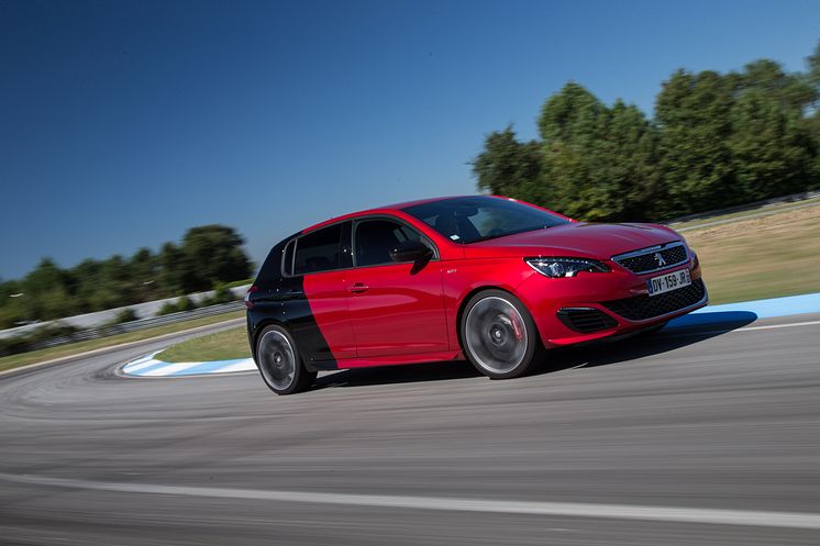 308 GTi by PEUGEOT SPORT på svensk mark