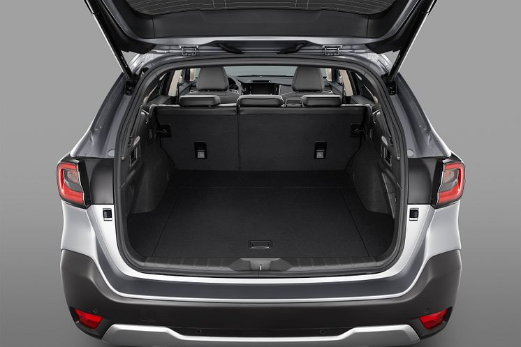 21OUTBACK_Trunk_seats_up