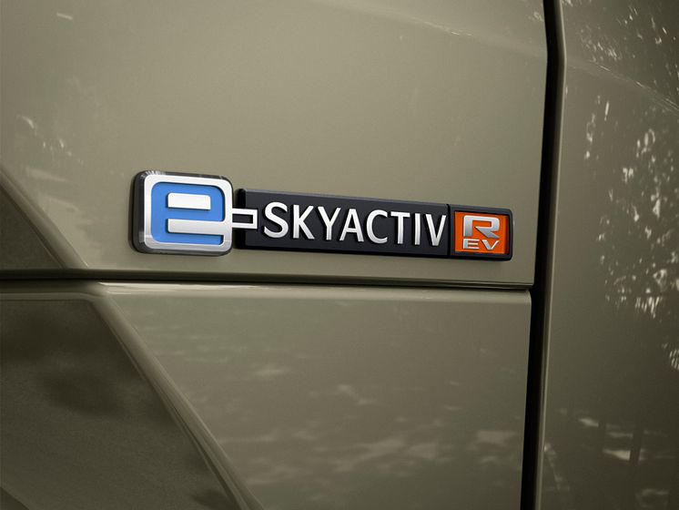 2022_MX-30_IPM1_Common_STD_C148A_R-EV_EXT_Badge_Rear_e-Skyactiv_R-EV