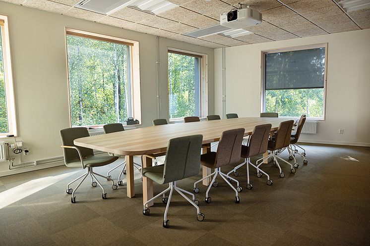 Vaxjo-energi-renovering-kontor-konferensmobler.jpg