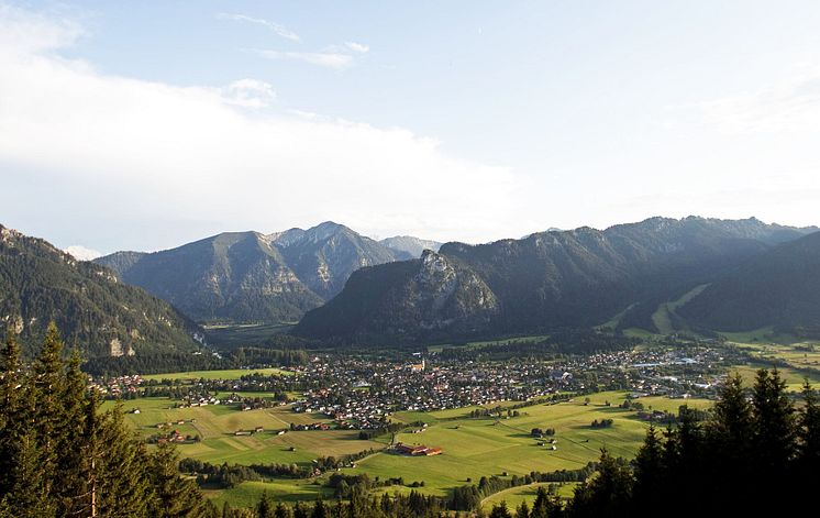 Oberammergau: Aussicht vom Aufacker über das Tal, Deutsche Alpenstraße