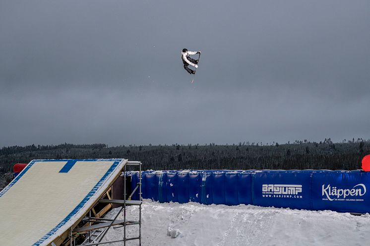 Airbag1-snowboard-DANIEL-BERNSTÅL.jpg