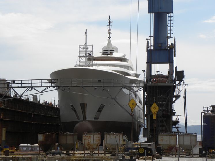 Hi-res image - Coppercoat - Coppercoat-Superyacht being applied to mega-yacht "Maryah"